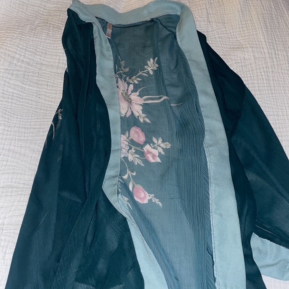 Blue/Green kimono - Picture 2 of 2